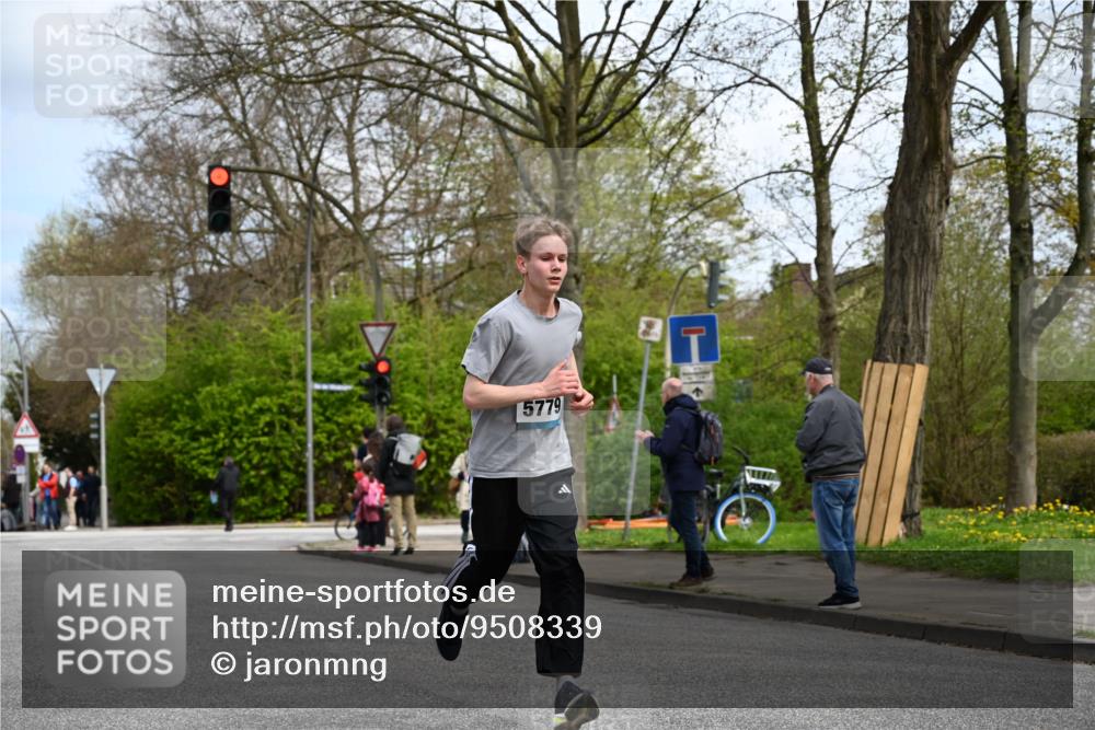 12.04.2026 - 45. Internationalen Wilhelmsburger Insellauf J. Mangold http://msf.ph/oto/9508339 12.04.2026 12:52:28 Ziel 2414, 4609, 5779, 4346, 5763, 2896, 5621, 4879, 4891, 5127, 2218 meine-sportfotos.de