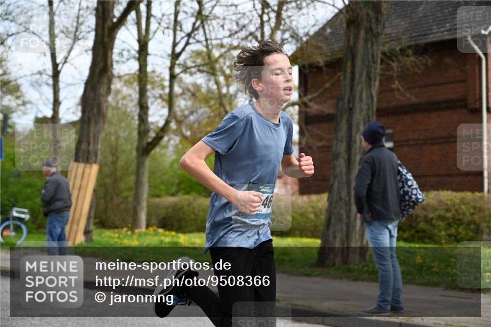 12.04.2026 - 45. Internationalen Wilhelmsburger Insellauf J. Mangold http://msf.ph/oto/9508366 12.04.2026 12:52:37 Ziel 4609, 5779, 4346, 5763, 2896, 5621, 4879, 4891, 5127, 2218, 4183, 3749, 3160 meine-sportfotos.de