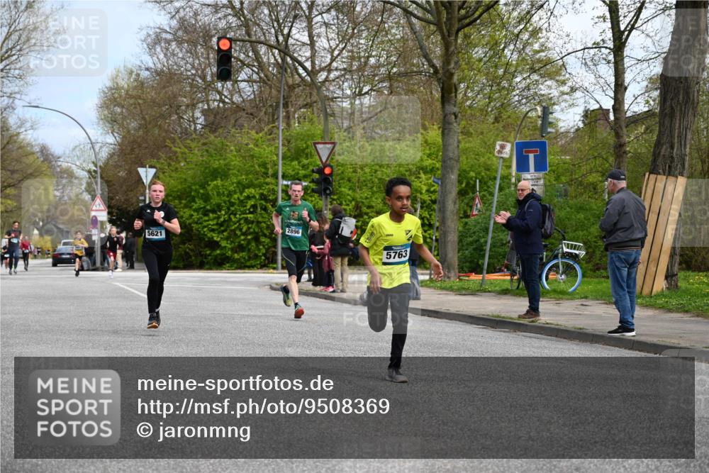 12.04.2026 - 45. Internationalen Wilhelmsburger Insellauf J. Mangold http://msf.ph/oto/9508369 12.04.2026 12:52:48 Ziel 4346, 5763, 2896, 5621, 4879, 4891, 5127, 5127, 2218, 4183, 3749, 3160, 5628, 5447, 5464, 5358 meine-sportfotos.de