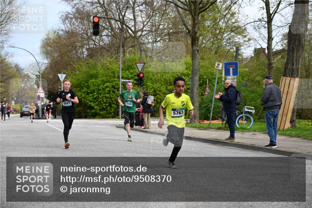12.04.2026 - 45. Internationalen Wilhelmsburger Insellauf J. Mangold http://msf.ph/oto/9508370 12.04.2026 12:52:48 Ziel 4346, 5763, 2896, 5621, 4879, 4891, 5127, 5127, 2218, 4183, 3749, 3160, 5628, 5447, 5464, 5358 meine-sportfotos.de