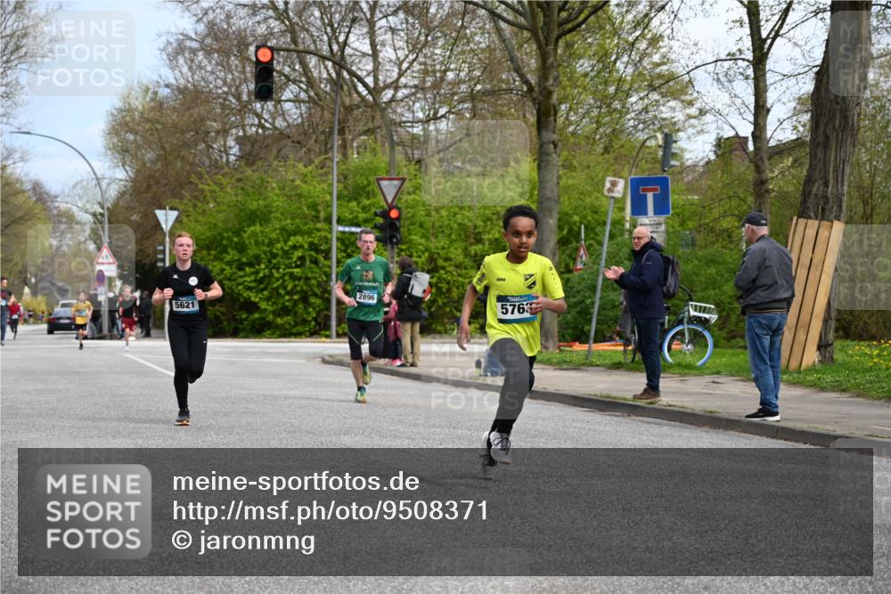 12.04.2026 - 45. Internationalen Wilhelmsburger Insellauf J. Mangold http://msf.ph/oto/9508371 12.04.2026 12:52:48 Ziel 4346, 5763, 2896, 5621, 4879, 4891, 5127, 5127, 2218, 4183, 3749, 3160, 5628, 5447, 5464, 5358 meine-sportfotos.de