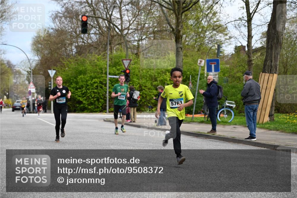 12.04.2026 - 45. Internationalen Wilhelmsburger Insellauf J. Mangold http://msf.ph/oto/9508372 12.04.2026 12:52:48 Ziel 4346, 5763, 2896, 5621, 4879, 4891, 5127, 5127, 2218, 4183, 3749, 3160, 5628, 5447, 5464, 5358 meine-sportfotos.de