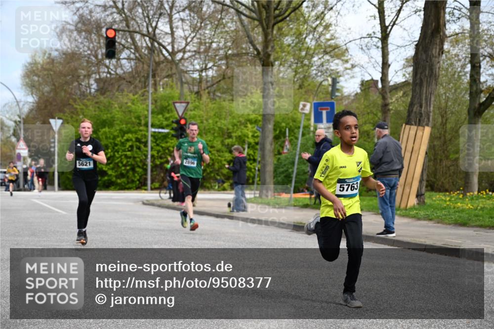 12.04.2026 - 45. Internationalen Wilhelmsburger Insellauf J. Mangold http://msf.ph/oto/9508377 12.04.2026 12:52:49 Ziel 4346, 5763, 2896, 5621, 4879, 4891, 5127, 2218, 4183, 3749, 3160, 5628, 5447, 5464, 5358 meine-sportfotos.de