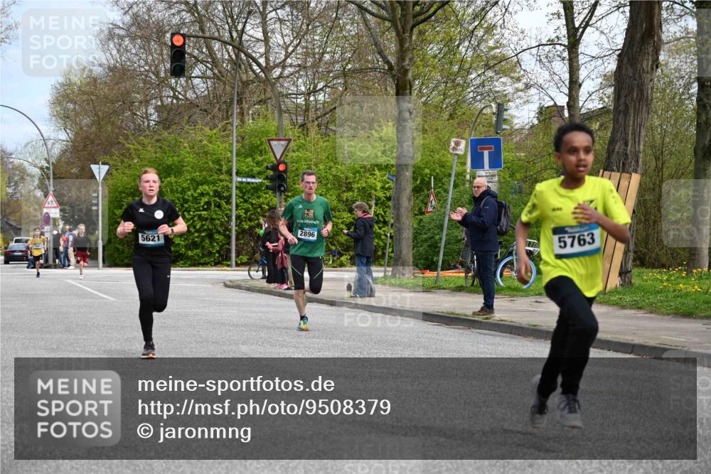12.04.2026 - 45. Internationalen Wilhelmsburger Insellauf J. Mangold http://msf.ph/oto/9508379 12.04.2026 12:52:49 Ziel 4346, 5763, 2896, 5621, 4879, 4891, 5127, 2218, 4183, 3749, 3160, 5628, 5447, 5464, 5358 meine-sportfotos.de