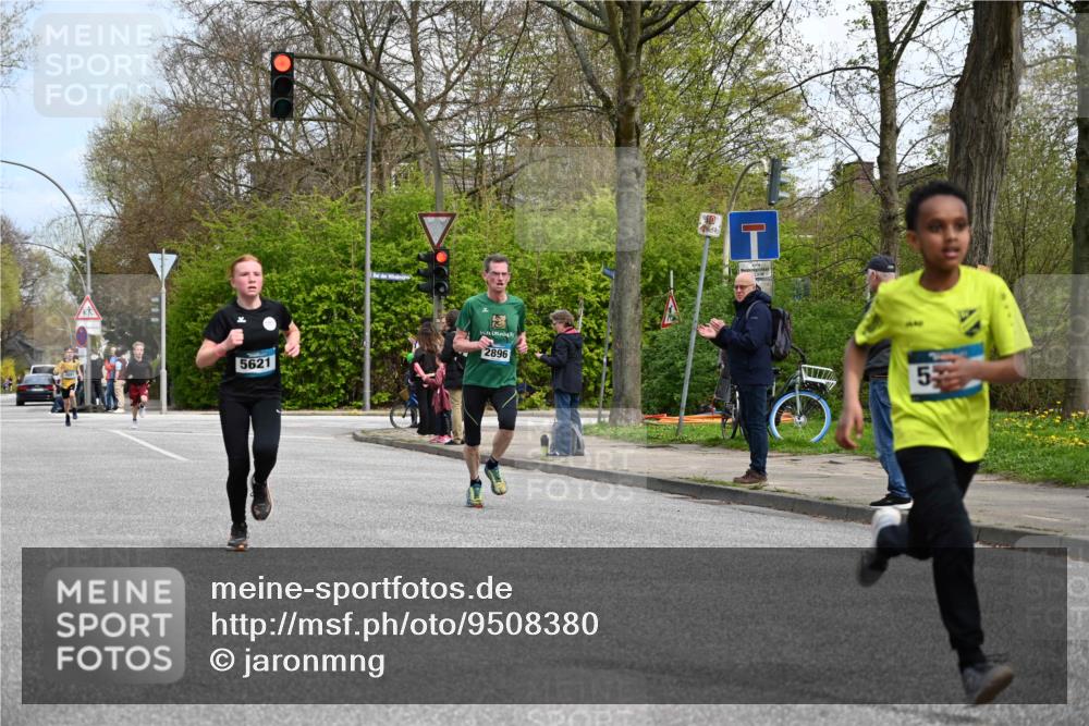 12.04.2026 - 45. Internationalen Wilhelmsburger Insellauf J. Mangold http://msf.ph/oto/9508380 12.04.2026 12:52:49 Ziel 4346, 5763, 2896, 5621, 4879, 4891, 5127, 2218, 4183, 3749, 3160, 5628, 5447, 5464, 5358 meine-sportfotos.de
