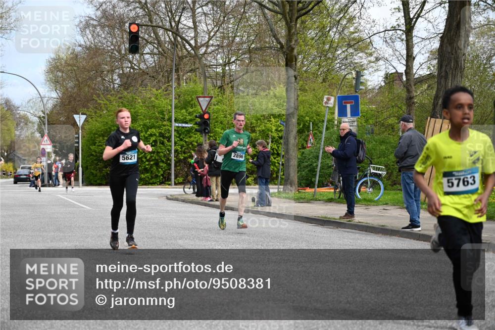 12.04.2026 - 45. Internationalen Wilhelmsburger Insellauf J. Mangold http://msf.ph/oto/9508381 12.04.2026 12:52:49 Ziel 4346, 5763, 2896, 5621, 4879, 4891, 5127, 2218, 4183, 3749, 3160, 5628, 5447, 5464, 5358 meine-sportfotos.de