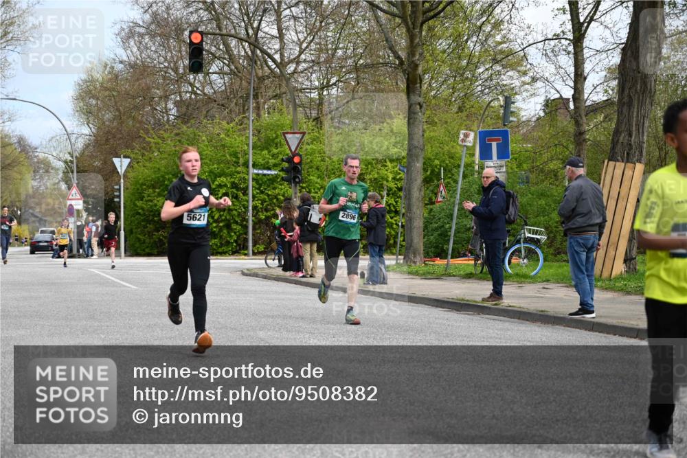 12.04.2026 - 45. Internationalen Wilhelmsburger Insellauf J. Mangold http://msf.ph/oto/9508382 12.04.2026 12:52:49 Ziel 4346, 5763, 2896, 5621, 4879, 4891, 5127, 2218, 4183, 3749, 3160, 5628, 5447, 5464, 5358 meine-sportfotos.de