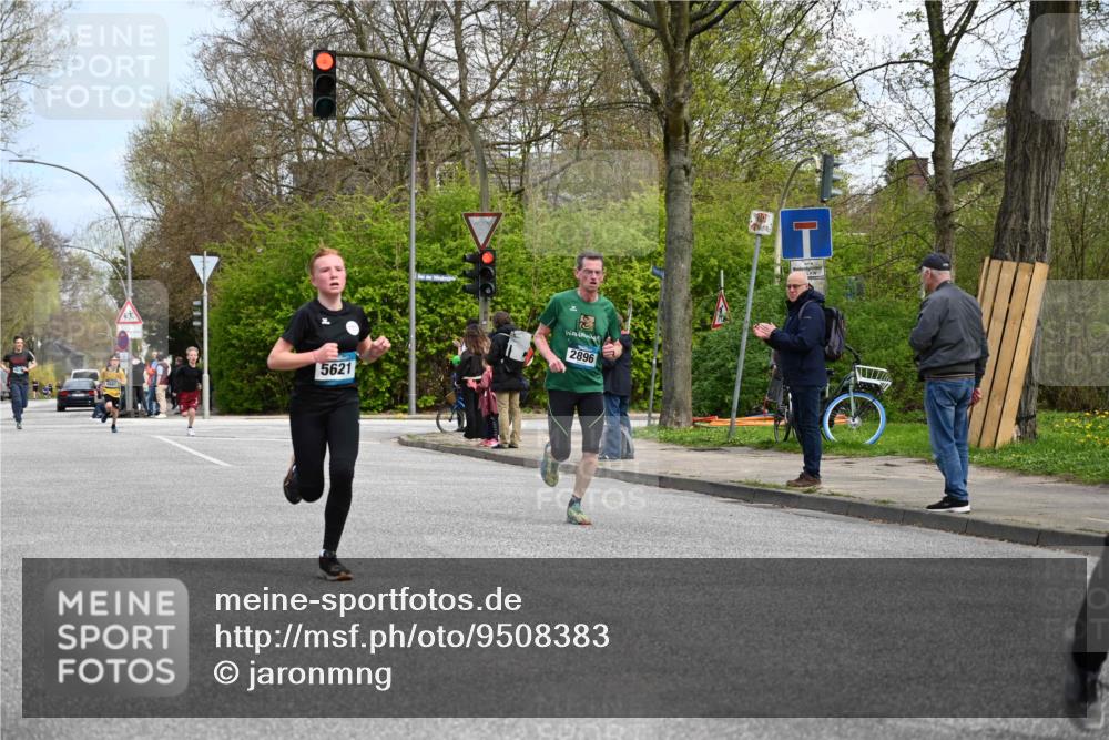 12.04.2026 - 45. Internationalen Wilhelmsburger Insellauf J. Mangold http://msf.ph/oto/9508383 12.04.2026 12:52:49 Ziel 4346, 5763, 2896, 5621, 4879, 4891, 5127, 2218, 4183, 3749, 3160, 5628, 5447, 5464, 5358 meine-sportfotos.de