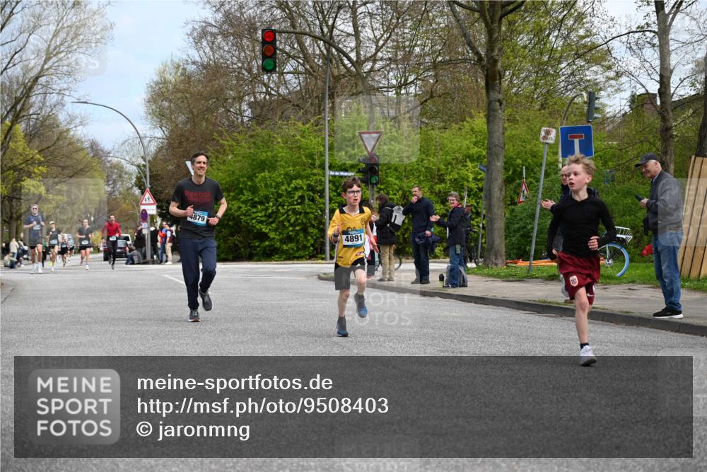 12.04.2026 - 45. Internationalen Wilhelmsburger Insellauf J. Mangold http://msf.ph/oto/9508403 12.04.2026 12:52:56 Ziel 5763, 2896, 5621, 4879, 4891, 5127, 2218, 4183, 3749, 3160, 5628, 5447, 5464, 5358, 5358 meine-sportfotos.de