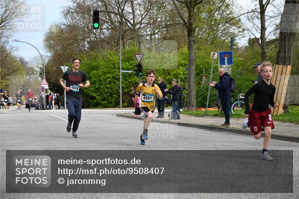 12.04.2026 - 45. Internationalen Wilhelmsburger Insellauf J. Mangold http://msf.ph/oto/9508407 12.04.2026 12:52:56 Ziel 5763, 2896, 5621, 4879, 4891, 5127, 2218, 4183, 3749, 3160, 5628, 5447, 5464, 5358, 5358 meine-sportfotos.de