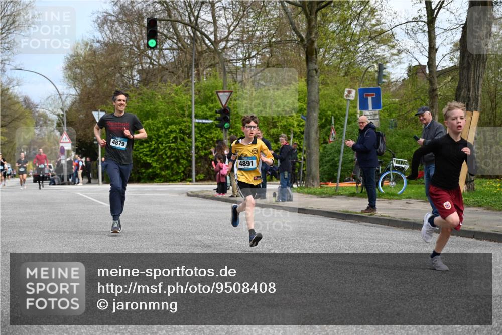 12.04.2026 - 45. Internationalen Wilhelmsburger Insellauf J. Mangold http://msf.ph/oto/9508408 12.04.2026 12:52:57 Ziel 5763, 2896, 5621, 4879, 4891, 5127, 2218, 4183, 3749, 3749, 3160, 5628, 5447, 5464, 5358 meine-sportfotos.de