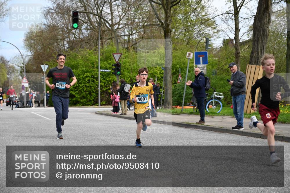 12.04.2026 - 45. Internationalen Wilhelmsburger Insellauf J. Mangold http://msf.ph/oto/9508410 12.04.2026 12:52:57 Ziel 5763, 2896, 5621, 4879, 4891, 5127, 2218, 4183, 3749, 3749, 3160, 5628, 5447, 5464, 5358 meine-sportfotos.de