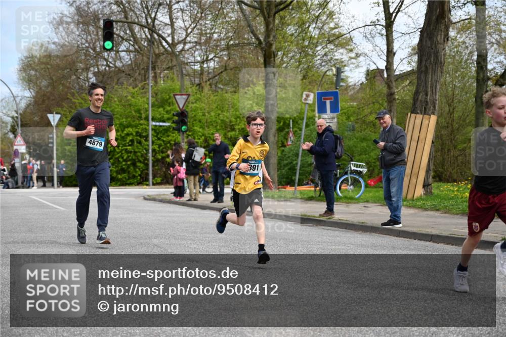 12.04.2026 - 45. Internationalen Wilhelmsburger Insellauf J. Mangold http://msf.ph/oto/9508412 12.04.2026 12:52:57 Ziel 5763, 2896, 5621, 4879, 4891, 5127, 2218, 4183, 3749, 3749, 3160, 5628, 5447, 5464, 5358 meine-sportfotos.de