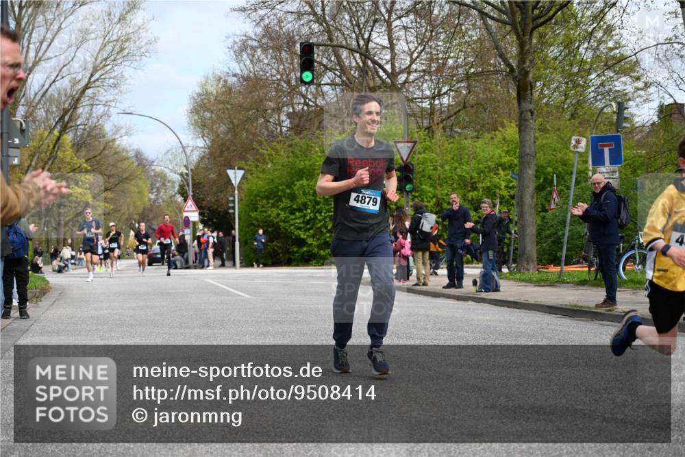 12.04.2026 - 45. Internationalen Wilhelmsburger Insellauf J. Mangold http://msf.ph/oto/9508414 12.04.2026 12:52:57 Ziel 5763, 2896, 5621, 4879, 4891, 5127, 2218, 4183, 3749, 3749, 3160, 5628, 5447, 5464, 5358 meine-sportfotos.de