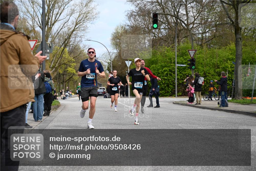 12.04.2026 - 45. Internationalen Wilhelmsburger Insellauf J. Mangold http://msf.ph/oto/9508426 12.04.2026 12:53:04 Ziel 5763, 2896, 5621, 4879, 4891, 5127, 2218, 4183, 3749, 3160, 5628, 5447, 5464, 5358, 3293, 4317 meine-sportfotos.de