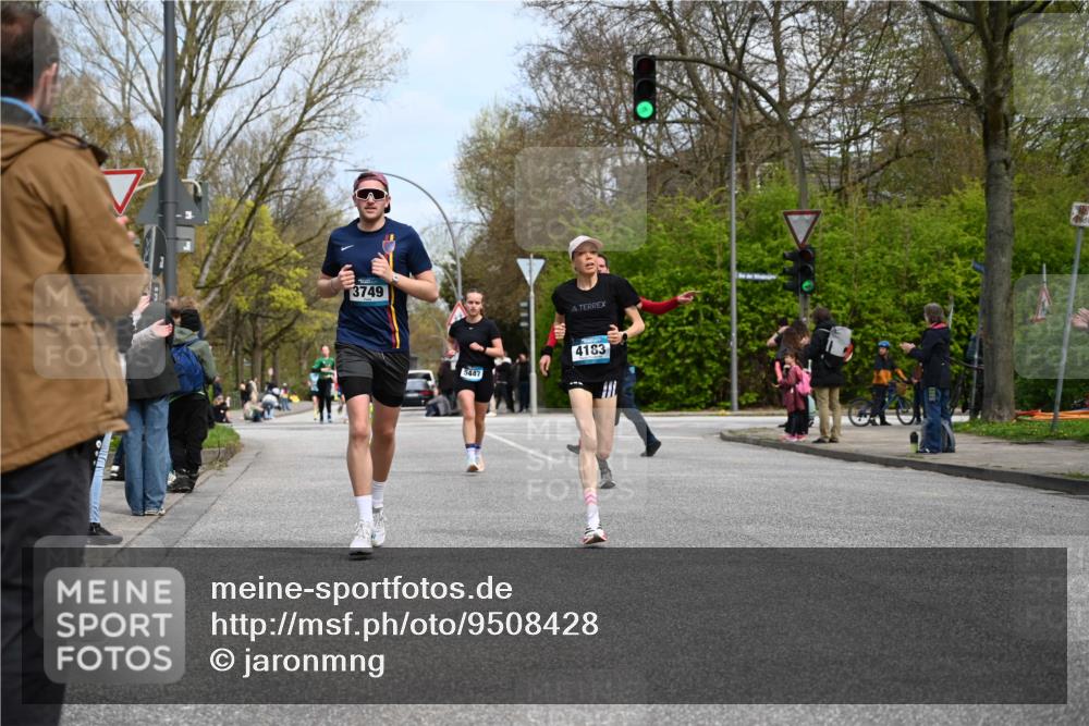 12.04.2026 - 45. Internationalen Wilhelmsburger Insellauf J. Mangold http://msf.ph/oto/9508428 12.04.2026 12:53:04 Ziel 5763, 2896, 5621, 4879, 4891, 5127, 2218, 4183, 3749, 3160, 5628, 5447, 5464, 5358, 3293, 4317 meine-sportfotos.de