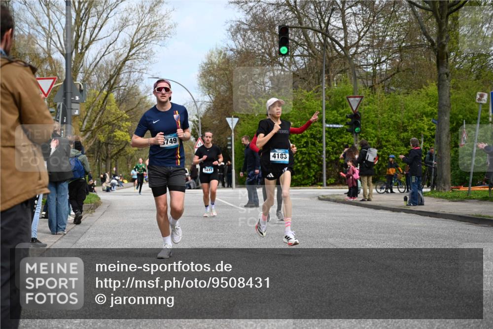 12.04.2026 - 45. Internationalen Wilhelmsburger Insellauf J. Mangold http://msf.ph/oto/9508431 12.04.2026 12:53:04 Ziel 5763, 2896, 5621, 4879, 4891, 5127, 2218, 4183, 3749, 3160, 5628, 5447, 5464, 5358, 3293, 4317 meine-sportfotos.de