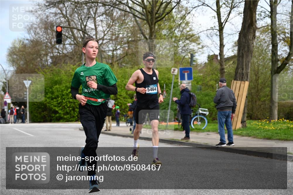 12.04.2026 - 45. Internationalen Wilhelmsburger Insellauf J. Mangold http://msf.ph/oto/9508467 12.04.2026 12:53:14 Ziel 2218, 4183, 3749, 3160, 5628, 5447, 5464, 5358, 3293, 4317, 5227, 3294, 3520, 5143, 5754, 4592, 4455, 4037, 5784 meine-sportfotos.de