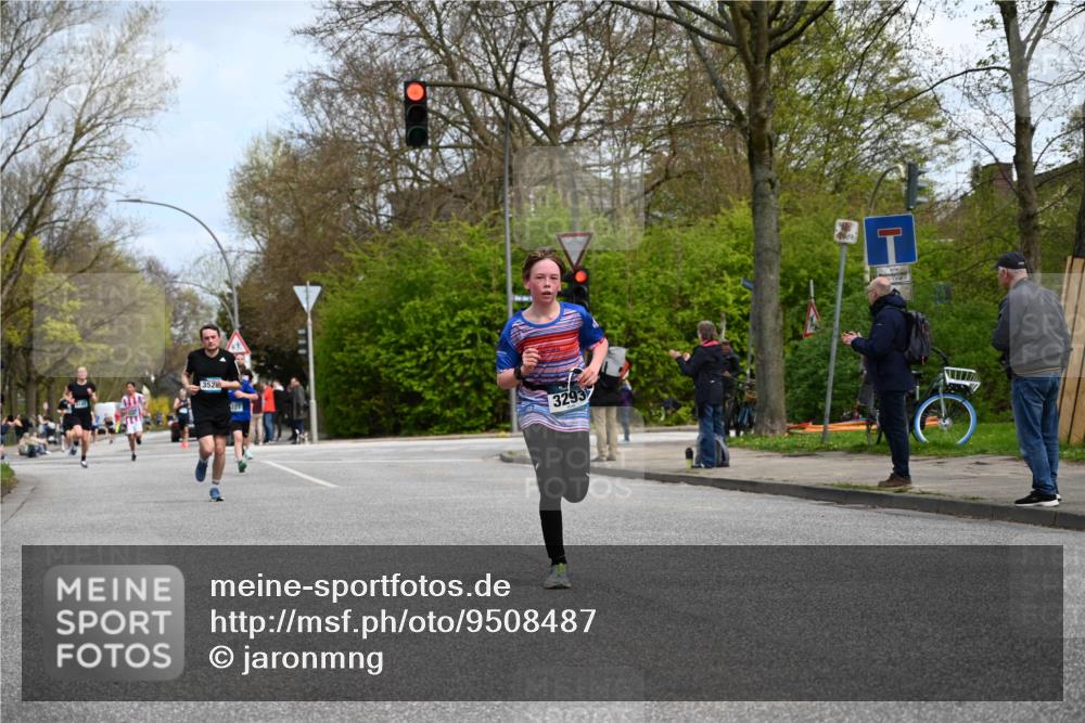 12.04.2026 - 45. Internationalen Wilhelmsburger Insellauf J. Mangold http://msf.ph/oto/9508487 12.04.2026 12:53:33 Ziel 5358, 3293, 4317, 5227, 3294, 3520, 5143, 5754, 5754, 4592, 4455, 4037, 5784, 5785, 4658, 5787, 3254, 5788, 3000, 4823 meine-sportfotos.de