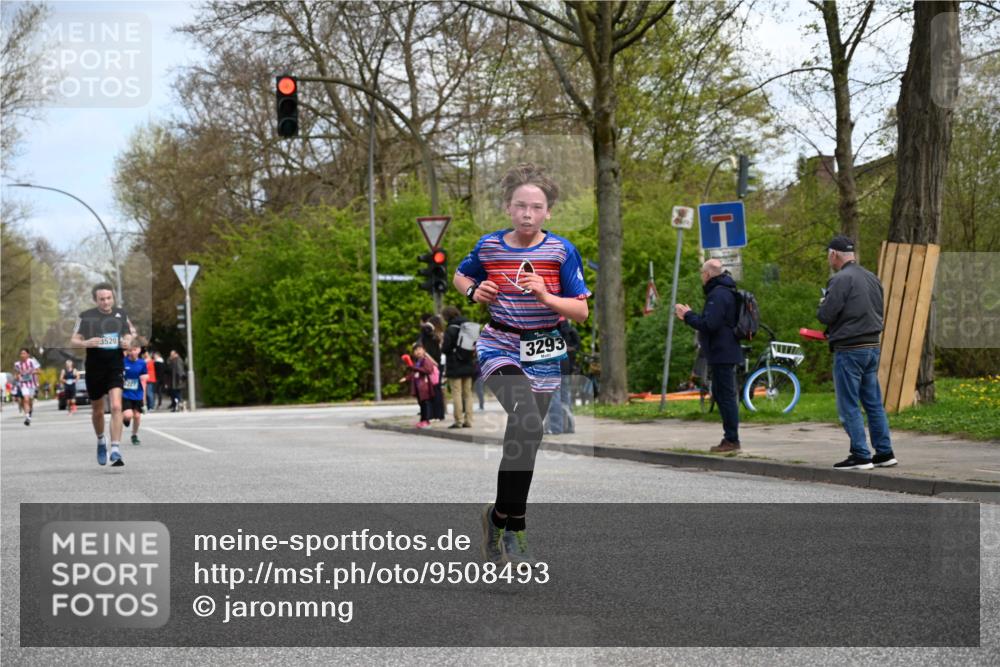 12.04.2026 - 45. Internationalen Wilhelmsburger Insellauf J. Mangold http://msf.ph/oto/9508493 12.04.2026 12:53:34 Ziel 3293, 4317, 5227, 3294, 3520, 5143, 5754, 4592, 4592, 4455, 4037, 5784, 5785, 4658, 5787, 5787, 3254, 5788, 3000, 4823 meine-sportfotos.de