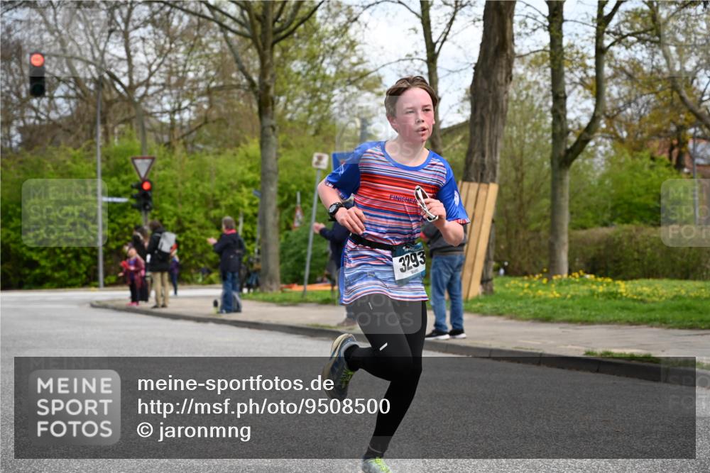 12.04.2026 - 45. Internationalen Wilhelmsburger Insellauf J. Mangold http://msf.ph/oto/9508500 12.04.2026 12:53:34 Ziel 3293, 4317, 5227, 3294, 3520, 5143, 5754, 4592, 4592, 4455, 4037, 5784, 5785, 4658, 5787, 5787, 3254, 5788, 3000, 4823 meine-sportfotos.de
