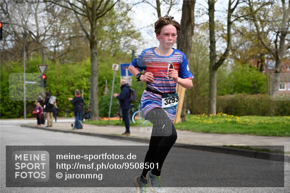12.04.2026 - 45. Internationalen Wilhelmsburger Insellauf J. Mangold http://msf.ph/oto/9508501 12.04.2026 12:53:34 Ziel 3293, 4317, 5227, 3294, 3520, 5143, 5754, 4592, 4592, 4455, 4037, 5784, 5785, 4658, 5787, 5787, 3254, 5788, 3000, 4823 meine-sportfotos.de