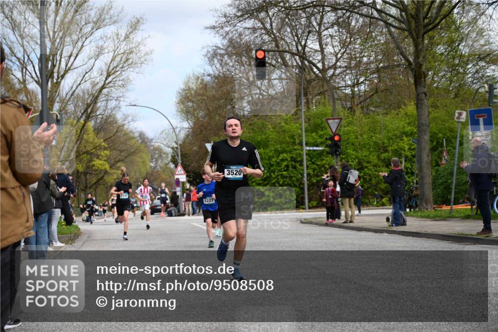 12.04.2026 - 45. Internationalen Wilhelmsburger Insellauf J. Mangold http://msf.ph/oto/9508508 12.04.2026 12:53:36 Ziel 3293, 4317, 5227, 3294, 3520, 5143, 5754, 4592, 4455, 4037, 5784, 5785, 4658, 5787, 3254, 3254, 5788, 3000, 4823 meine-sportfotos.de