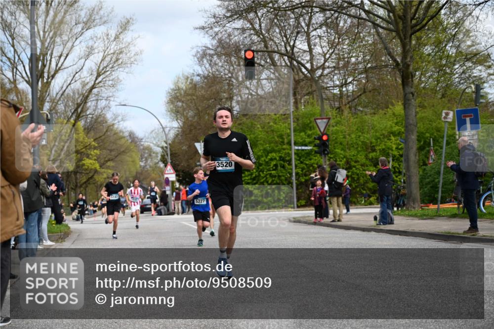 12.04.2026 - 45. Internationalen Wilhelmsburger Insellauf J. Mangold http://msf.ph/oto/9508509 12.04.2026 12:53:36 Ziel 3293, 4317, 5227, 3294, 3520, 5143, 5754, 4592, 4455, 4037, 5784, 5785, 4658, 5787, 3254, 3254, 5788, 3000, 4823 meine-sportfotos.de