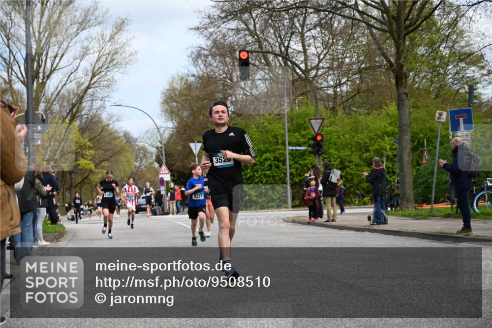 12.04.2026 - 45. Internationalen Wilhelmsburger Insellauf J. Mangold http://msf.ph/oto/9508510 12.04.2026 12:53:36 Ziel 3293, 4317, 5227, 3294, 3520, 5143, 5754, 4592, 4455, 4037, 5784, 5785, 4658, 5787, 3254, 3254, 5788, 3000, 4823 meine-sportfotos.de