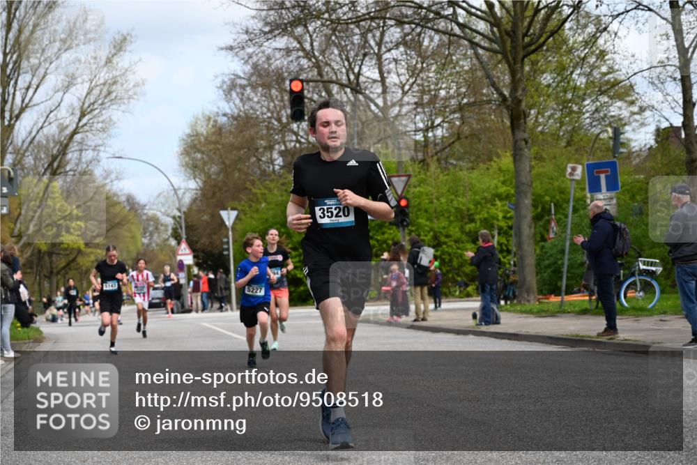 12.04.2026 - 45. Internationalen Wilhelmsburger Insellauf J. Mangold http://msf.ph/oto/9508518 12.04.2026 12:53:37 Ziel 3293, 4317, 5227, 3294, 3520, 5143, 5754, 4592, 4455, 4037, 4455, 4037, 5784, 5785, 4658, 5787, 3254, 5788, 5788, 3000, 4823, 5743 meine-sportfotos.de