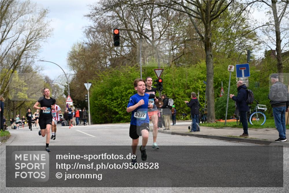 12.04.2026 - 45. Internationalen Wilhelmsburger Insellauf J. Mangold http://msf.ph/oto/9508528 12.04.2026 12:53:38 Ziel 3293, 4317, 5227, 3294, 3520, 5143, 5754, 4592, 4455, 4037, 5784, 5784, 5785, 4658, 5787, 3254, 5788, 3000, 4823, 5743 meine-sportfotos.de