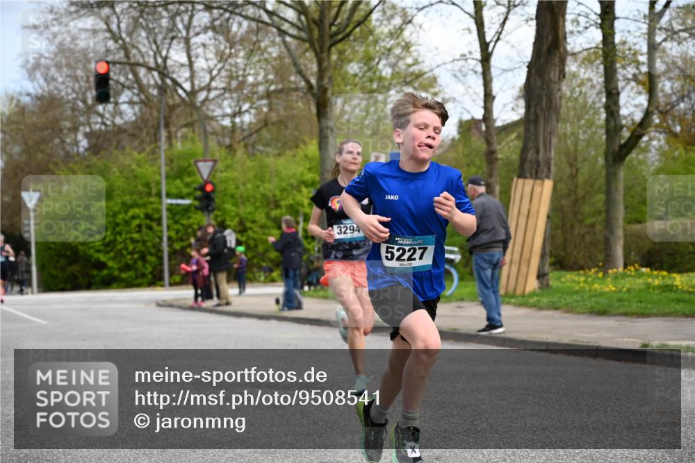 12.04.2026 - 45. Internationalen Wilhelmsburger Insellauf J. Mangold http://msf.ph/oto/9508541 12.04.2026 12:53:39 Ziel 3293, 4317, 5227, 3294, 3520, 5143, 5754, 4592, 4455, 4037, 5784, 5785, 5785, 4658, 5787, 3254, 5788, 3000, 4823, 5743 meine-sportfotos.de