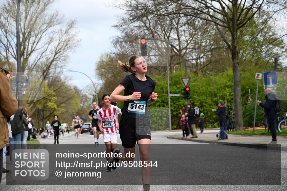 12.04.2026 - 45. Internationalen Wilhelmsburger Insellauf J. Mangold http://msf.ph/oto/9508544 12.04.2026 12:53:40 Ziel 3293, 4317, 5227, 3294, 3520, 5143, 5754, 4592, 4455, 4037, 5784, 5785, 4658, 5787, 3254, 5788, 3000, 4823, 5743, 4924 meine-sportfotos.de