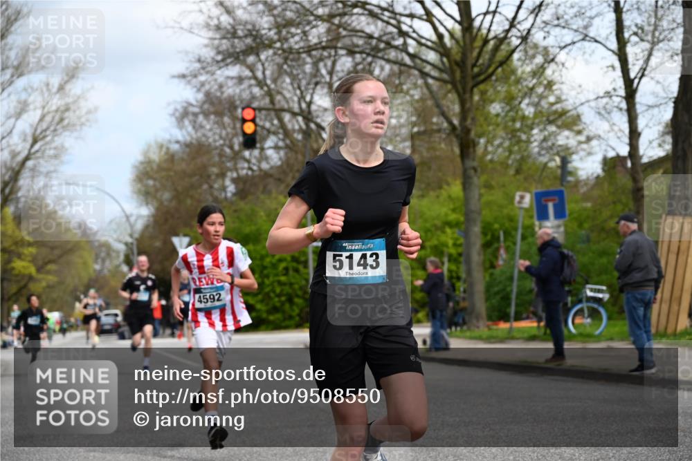 12.04.2026 - 45. Internationalen Wilhelmsburger Insellauf J. Mangold http://msf.ph/oto/9508550 12.04.2026 12:53:41 Ziel 3293, 4317, 5227, 3294, 3520, 5143, 5754, 4592, 4455, 4037, 5784, 5785, 4658, 5787, 3254, 5788, 3000, 4823, 5743, 4924 meine-sportfotos.de