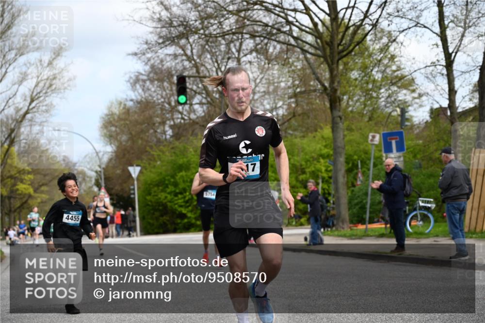 12.04.2026 - 45. Internationalen Wilhelmsburger Insellauf J. Mangold http://msf.ph/oto/9508570 12.04.2026 12:53:44 Ziel 3293, 4317, 5227, 3294, 3520, 5143, 5754, 4592, 4455, 4037, 5784, 5785, 4658, 5787, 3254, 5788, 3000, 4823, 5743, 4924 meine-sportfotos.de
