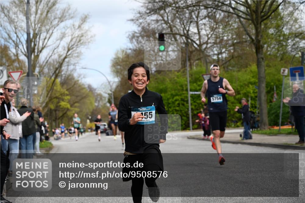 12.04.2026 - 45. Internationalen Wilhelmsburger Insellauf J. Mangold http://msf.ph/oto/9508576 12.04.2026 12:53:45 Ziel 3293, 4317, 5227, 3294, 3520, 5143, 5754, 4592, 4455, 4037, 5784, 5785, 4658, 5787, 3254, 5788, 3000, 4823, 3000, 4823, 5743, 4924, 5630, 5858 meine-sportfotos.de