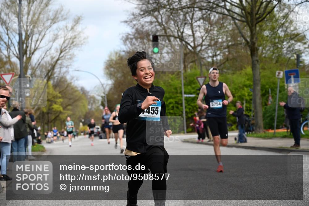 12.04.2026 - 45. Internationalen Wilhelmsburger Insellauf J. Mangold http://msf.ph/oto/9508577 12.04.2026 12:53:45 Ziel 3293, 4317, 5227, 3294, 3520, 5143, 5754, 4592, 4455, 4037, 5784, 5785, 4658, 5787, 3254, 5788, 3000, 4823, 3000, 4823, 5743, 4924, 5630, 5858 meine-sportfotos.de