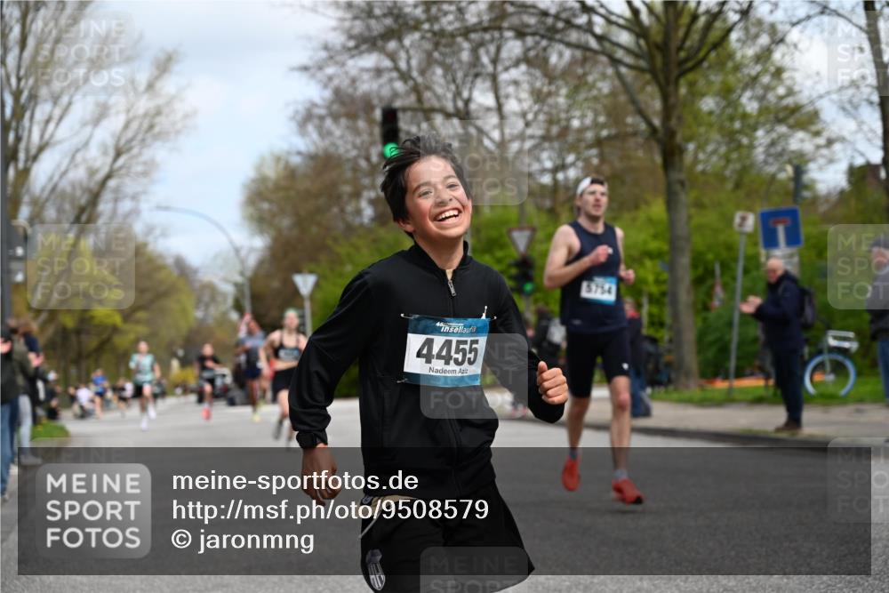 12.04.2026 - 45. Internationalen Wilhelmsburger Insellauf J. Mangold http://msf.ph/oto/9508579 12.04.2026 12:53:45 Ziel 3293, 4317, 5227, 3294, 3520, 5143, 5754, 4592, 4455, 4037, 5784, 5785, 4658, 5787, 3254, 5788, 3000, 4823, 3000, 4823, 5743, 4924, 5630, 5858 meine-sportfotos.de