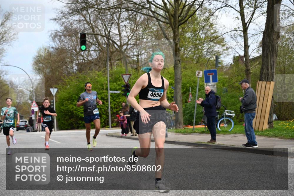 12.04.2026 - 45. Internationalen Wilhelmsburger Insellauf J. Mangold http://msf.ph/oto/9508602 12.04.2026 12:53:48 Ziel 3293, 4317, 5227, 3294, 3520, 5143, 5754, 4592, 4455, 4037, 5784, 5785, 4658, 5787, 3254, 3254, 5788, 3000, 4823, 5743, 4924, 5630, 5858, 3661, 2852, 2085 meine-sportfotos.de