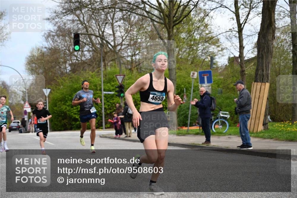 12.04.2026 - 45. Internationalen Wilhelmsburger Insellauf J. Mangold http://msf.ph/oto/9508603 12.04.2026 12:53:48 Ziel 3293, 4317, 5227, 3294, 3520, 5143, 5754, 4592, 4455, 4037, 5784, 5785, 4658, 5787, 3254, 3254, 5788, 3000, 4823, 5743, 4924, 5630, 5858, 3661, 2852, 2085 meine-sportfotos.de