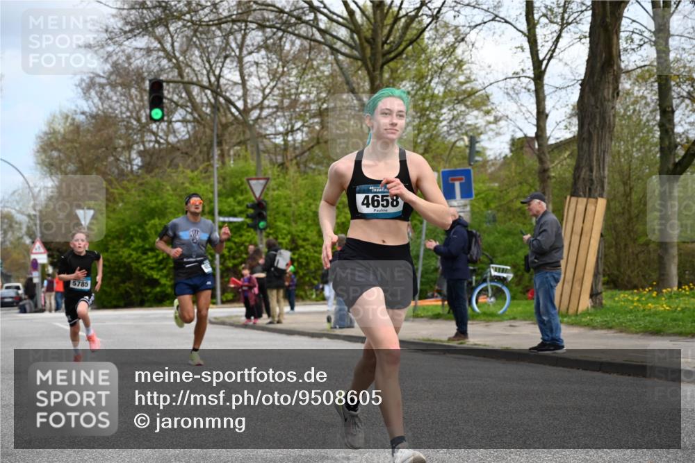 12.04.2026 - 45. Internationalen Wilhelmsburger Insellauf J. Mangold http://msf.ph/oto/9508605 12.04.2026 12:53:48 Ziel 3293, 4317, 5227, 3294, 3520, 5143, 5754, 4592, 4455, 4037, 5784, 5785, 4658, 5787, 3254, 3254, 5788, 3000, 4823, 5743, 4924, 5630, 5858, 3661, 2852, 2085 meine-sportfotos.de
