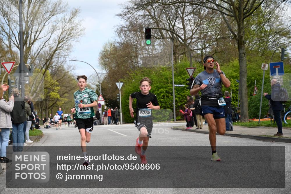12.04.2026 - 45. Internationalen Wilhelmsburger Insellauf J. Mangold http://msf.ph/oto/9508606 12.04.2026 12:53:49 Ziel 4317, 5227, 3294, 3520, 5143, 5754, 4592, 4455, 4037, 5784, 5785, 4658, 5787, 3254, 5788, 5788, 3000, 4823, 5743, 5743, 4924, 5630, 5858, 3661, 2852, 2085 meine-sportfotos.de