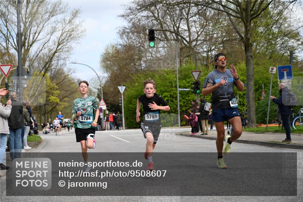 12.04.2026 - 45. Internationalen Wilhelmsburger Insellauf J. Mangold http://msf.ph/oto/9508607 12.04.2026 12:53:49 Ziel 4317, 5227, 3294, 3520, 5143, 5754, 4592, 4455, 4037, 5784, 5785, 4658, 5787, 3254, 5788, 5788, 3000, 4823, 5743, 5743, 4924, 5630, 5858, 3661, 2852, 2085 meine-sportfotos.de