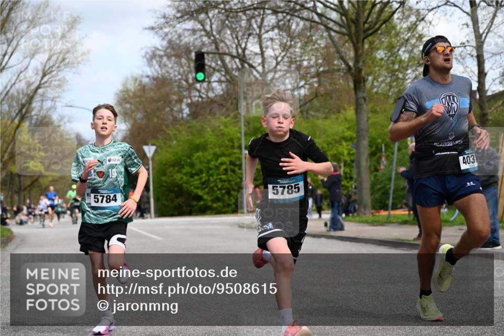 12.04.2026 - 45. Internationalen Wilhelmsburger Insellauf J. Mangold http://msf.ph/oto/9508615 12.04.2026 12:53:50 Ziel 4317, 5227, 3294, 3520, 5143, 5754, 4592, 4455, 4037, 5784, 5785, 4658, 5787, 3254, 5788, 3000, 4823, 5743, 4924, 5630, 5858, 3661, 2852, 2085 meine-sportfotos.de