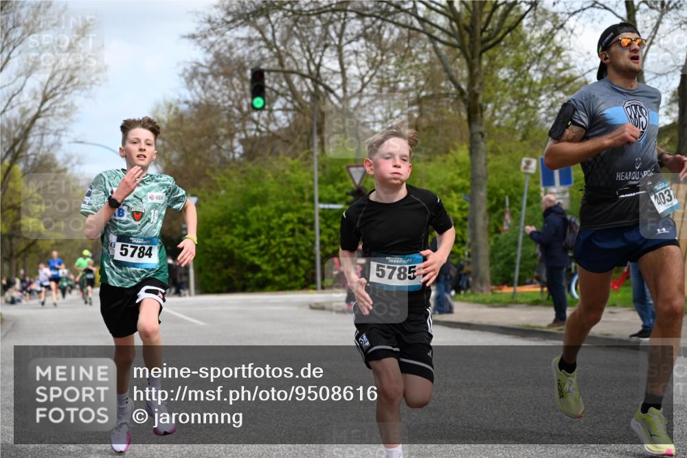 12.04.2026 - 45. Internationalen Wilhelmsburger Insellauf J. Mangold http://msf.ph/oto/9508616 12.04.2026 12:53:50 Ziel 4317, 5227, 3294, 3520, 5143, 5754, 4592, 4455, 4037, 5784, 5785, 4658, 5787, 3254, 5788, 3000, 4823, 5743, 4924, 5630, 5858, 3661, 2852, 2085 meine-sportfotos.de