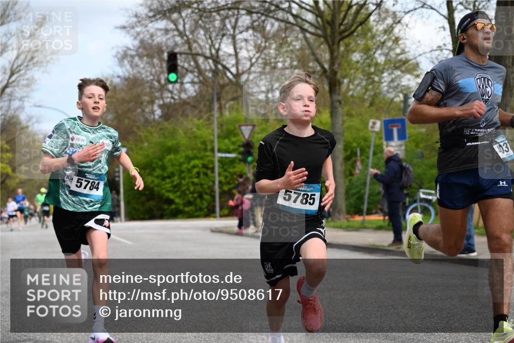 12.04.2026 - 45. Internationalen Wilhelmsburger Insellauf J. Mangold http://msf.ph/oto/9508617 12.04.2026 12:53:50 Ziel 4317, 5227, 3294, 3520, 5143, 5754, 4592, 4455, 4037, 5784, 5785, 4658, 5787, 3254, 5788, 3000, 4823, 5743, 4924, 5630, 5858, 3661, 2852, 2085 meine-sportfotos.de