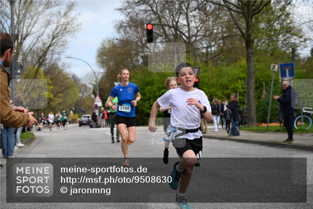 12.04.2026 - 45. Internationalen Wilhelmsburger Insellauf J. Mangold http://msf.ph/oto/9508630 12.04.2026 12:53:58 Ziel 5754, 4592, 4455, 4037, 5784, 5785, 4658, 5787, 3254, 5788, 3000, 4823, 5743, 4924, 5630, 5858, 3661, 2852, 3661, 2852, 2085, 5016 meine-sportfotos.de