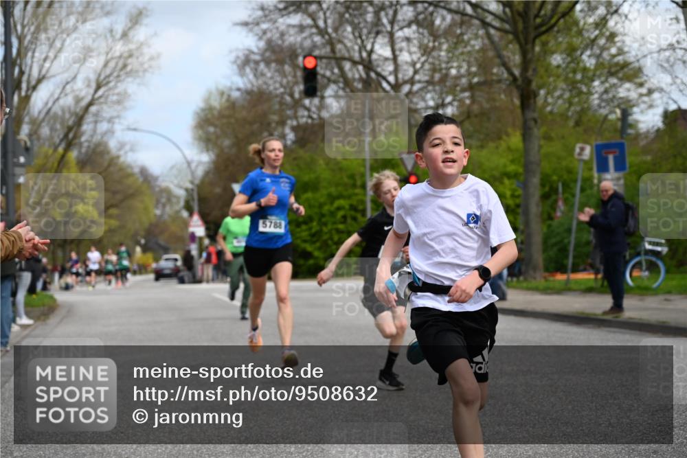 12.04.2026 - 45. Internationalen Wilhelmsburger Insellauf J. Mangold http://msf.ph/oto/9508632 12.04.2026 12:53:58 Ziel 5754, 4592, 4455, 4037, 5784, 5785, 4658, 5787, 3254, 5788, 3000, 4823, 5743, 4924, 5630, 5858, 3661, 2852, 3661, 2852, 2085, 5016 meine-sportfotos.de