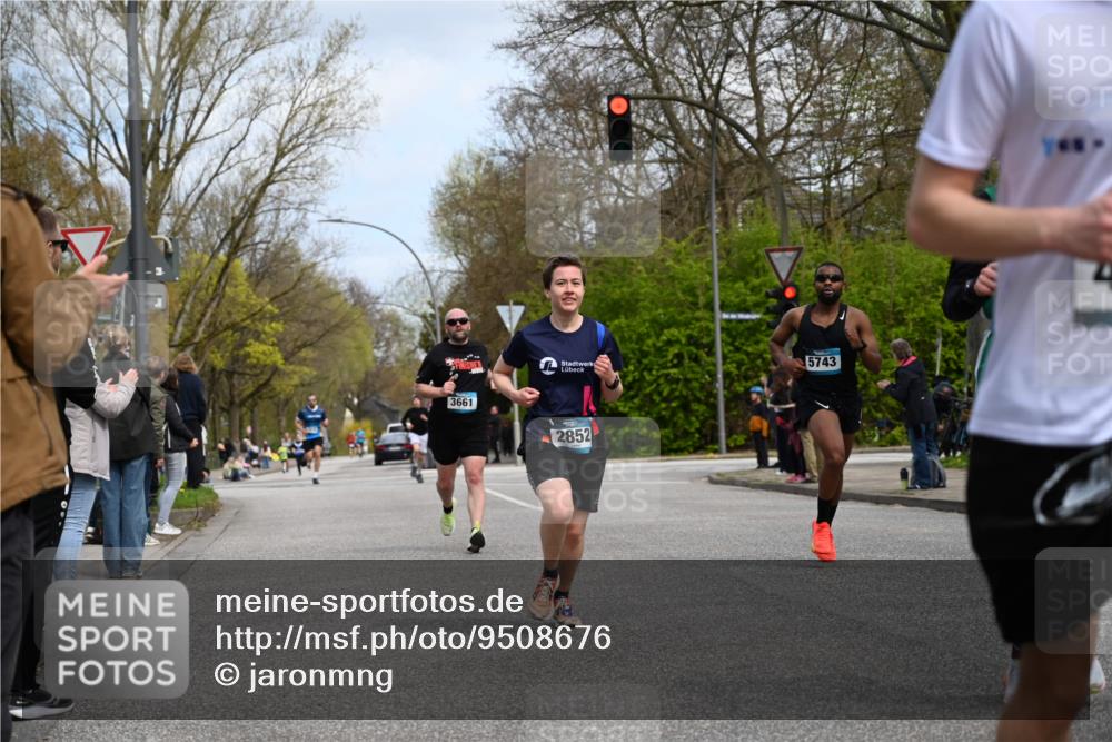 12.04.2026 - 45. Internationalen Wilhelmsburger Insellauf J. Mangold http://msf.ph/oto/9508676 12.04.2026 12:54:11 Ziel 5787, 3254, 5788, 3000, 4823, 5743, 4924, 5630, 5858, 3661, 2852, 2085, 2085, 5016, 3157, 5283, 3163, 4472, 5478 meine-sportfotos.de
