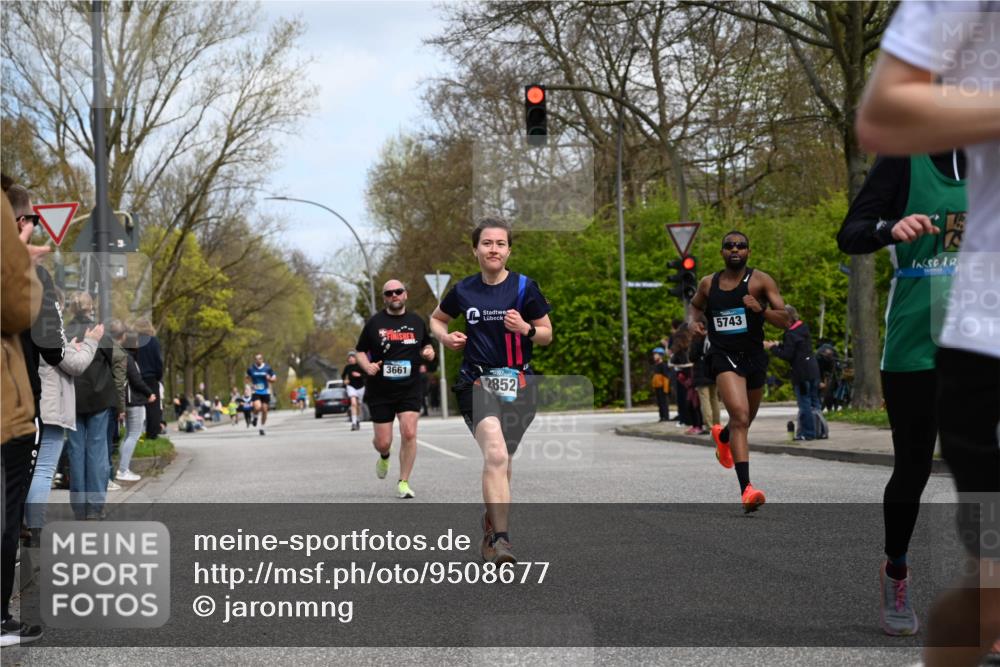 12.04.2026 - 45. Internationalen Wilhelmsburger Insellauf J. Mangold http://msf.ph/oto/9508677 12.04.2026 12:54:11 Ziel 5787, 3254, 5788, 3000, 4823, 5743, 4924, 5630, 5858, 3661, 2852, 2085, 2085, 5016, 3157, 5283, 3163, 4472, 5478 meine-sportfotos.de